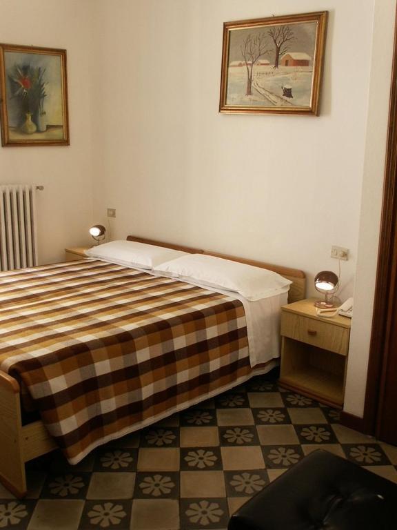 Albergo Corona Salsomaggiore Terme Ruang foto