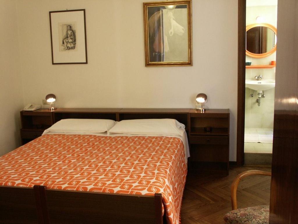 Albergo Corona Salsomaggiore Terme Bagian luar foto