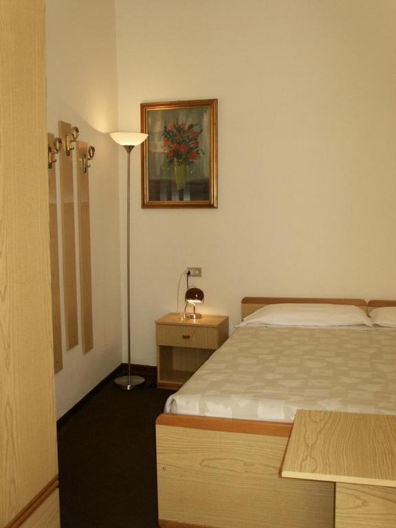 Albergo Corona Salsomaggiore Terme Ruang foto