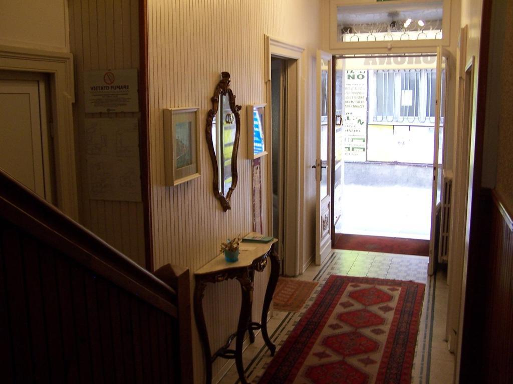 Albergo Corona Salsomaggiore Terme Bagian luar foto