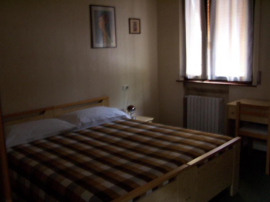 Albergo Corona Salsomaggiore Terme Ruang foto