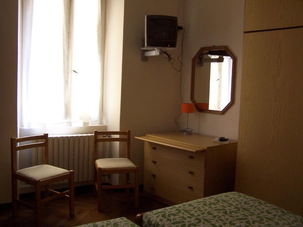 Albergo Corona Salsomaggiore Terme Ruang foto