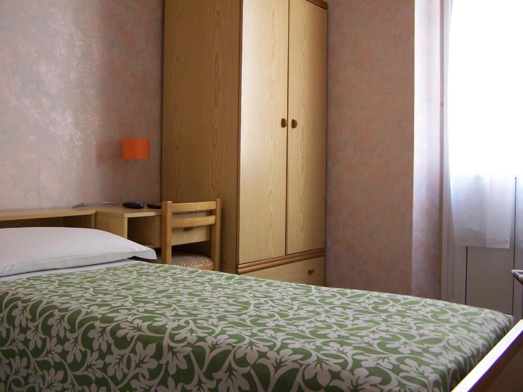 Albergo Corona Salsomaggiore Terme Ruang foto