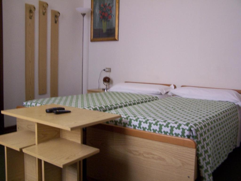 Albergo Corona Salsomaggiore Terme Ruang foto